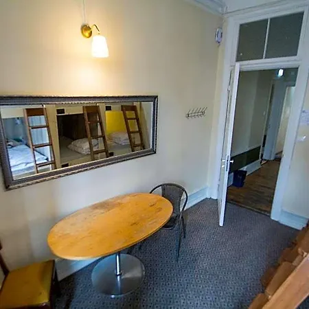 Hostel Imaginary (adults Only) *
