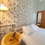 Hostel Imaginary (adults Only) *