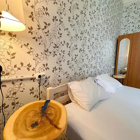 Hostel Imaginary (adults Only) *